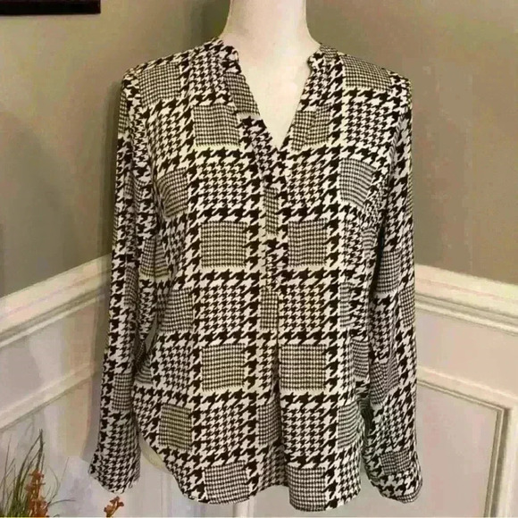 The Limited Women’s Houndstooth pattern Print Blouse Top Size Medium - Picture 1 of 9